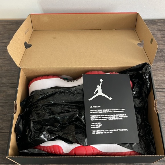 Lightly used Jordan 11 Retro “Bred” - Picture 9 of 9